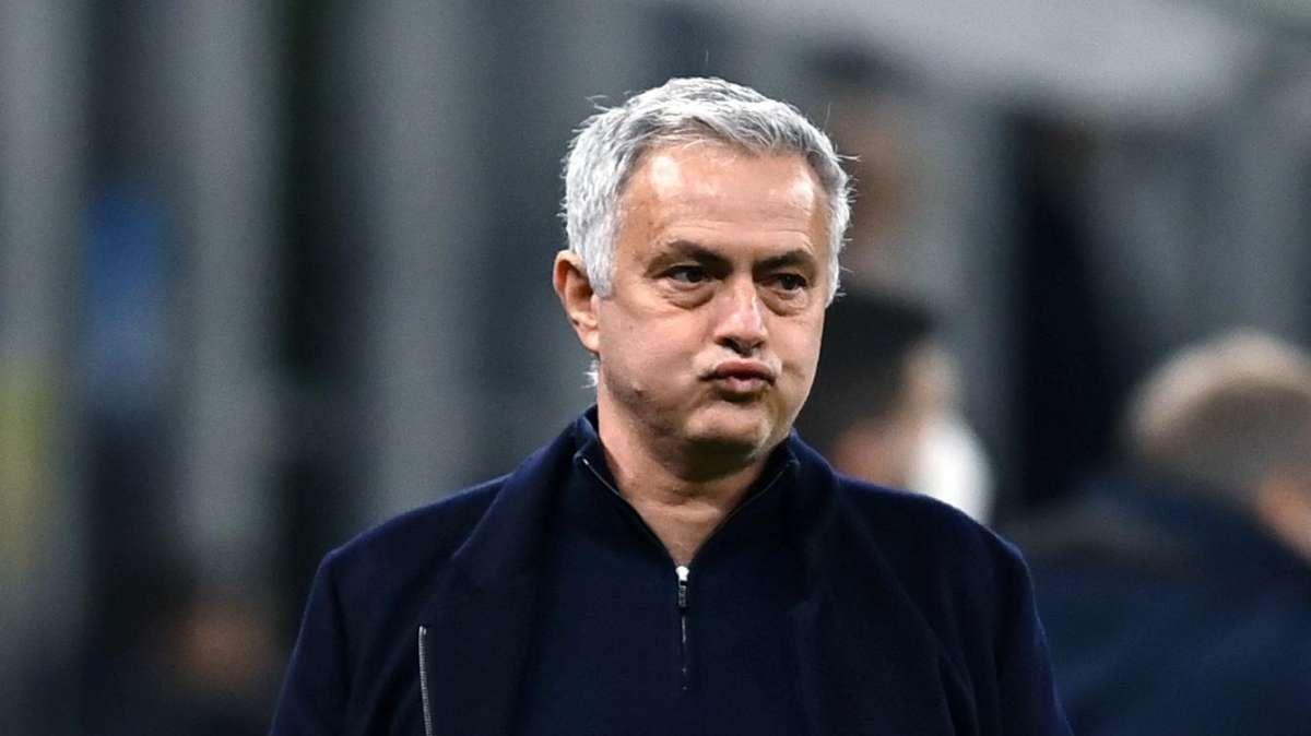 Roma,furia Mourinho: 'Siete senza palle, andate in Serie C'...e scoppia la polemica