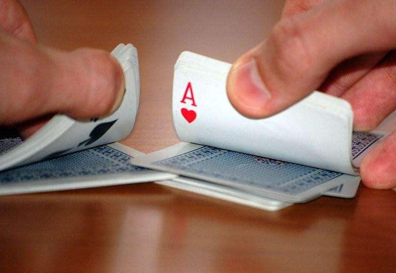 Ragno mischia le carte?