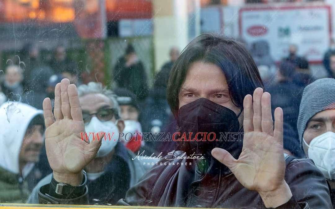IL RE LEONE È (QUASI) IN GABBIA
