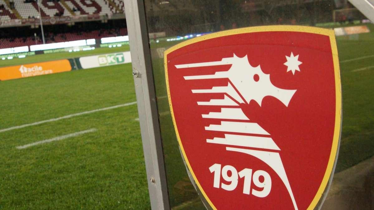 Un calciatore della Salernitana in quarantena, era stato a contatto con persone positive al Covid-19