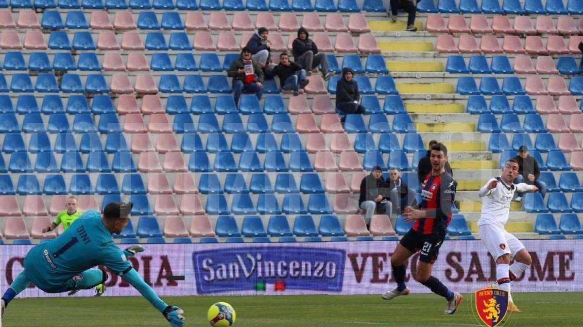 Crotone-Potenza 0-0, la gara vista dalla Calabria