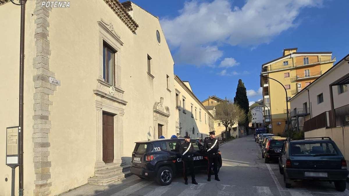 RUBANO LE OFFERTE DEI FEDELI IN CHIESA. I CARABINIERI ARRESTANO 3 PERSONE