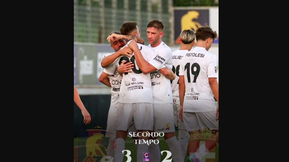 Picerno, che spettacolo al Curcio: il Savoia cade 3-2 in una gara con tante emozioni