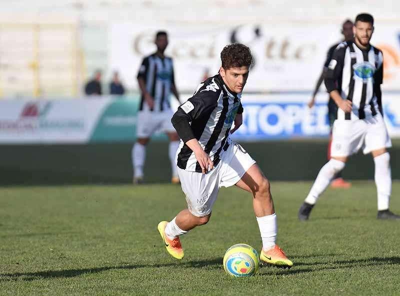 Il Taranto "insegue" un calciatore lucano...