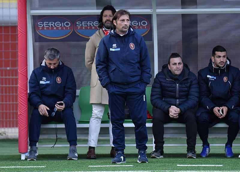 Mister Raffaele mischia (obbligatoriamente) le carte in vista del match con il Catanzaro.
