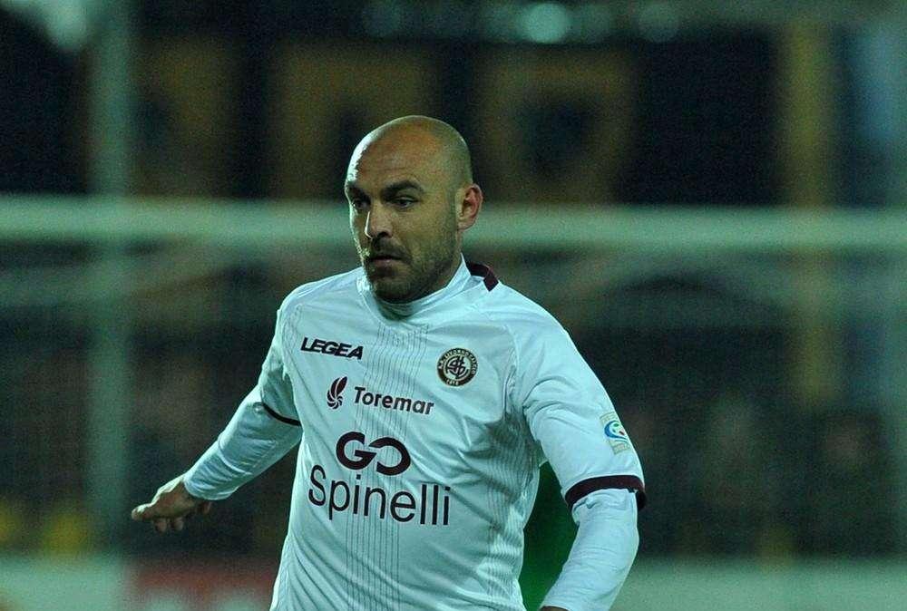 Alta tensione a Pescara, il centrocampista Bruno mette le mani addosso ad un tifoso
