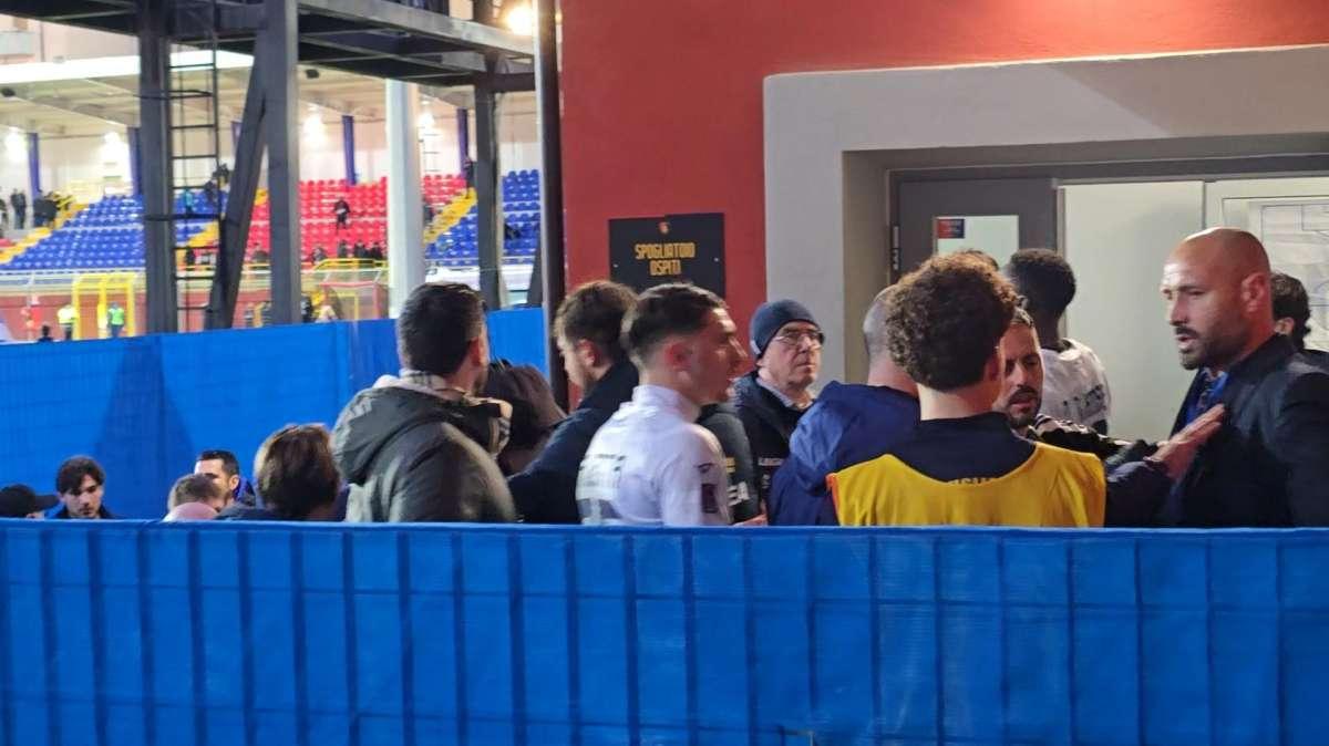 Attimi di tensione al termine di Potenza-Giugliano