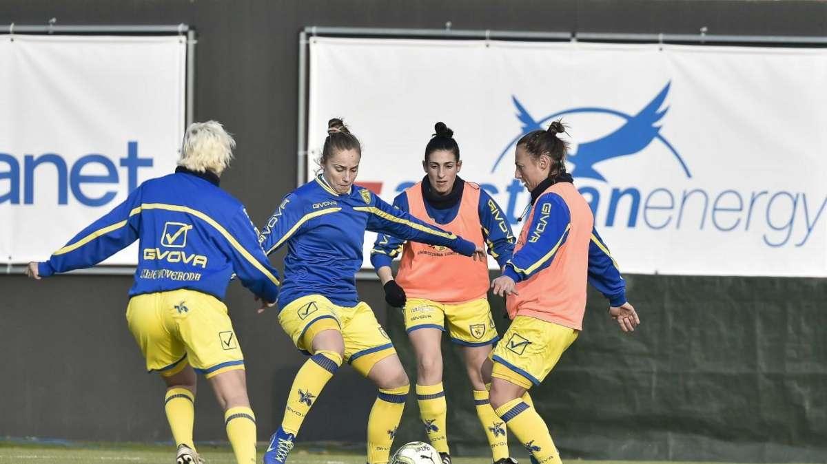 Svolta nel Calcio femminile: dal 2022-2023 si passa al professionismo