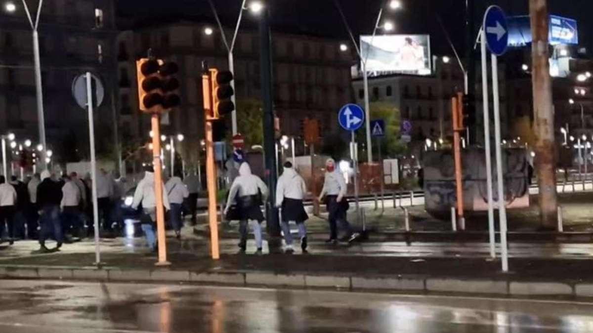 Napoli-Union Berlino, disordini tra polizia e ultras tedeschi in centro città: 11 arresti