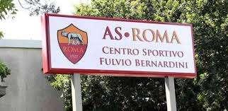  Il padre di Scamacca a Trigoria con una spranga: minacce e danni, denunciato