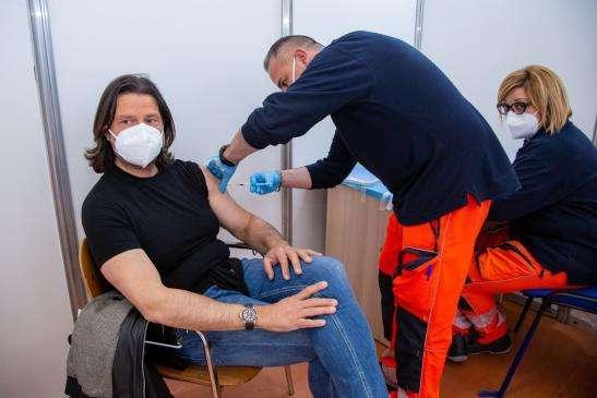 Potenza, nel pomeriggio il presidente Caiata si è vaccinato