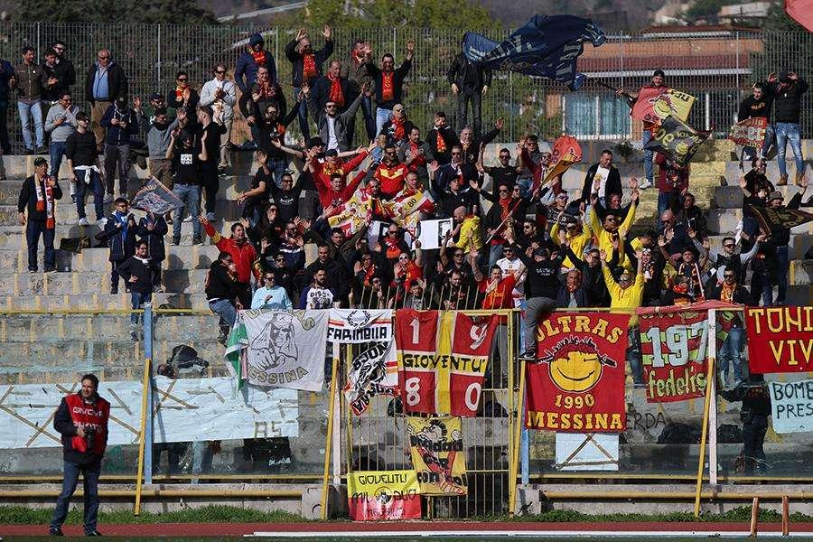 Messina, i tifosi scendono in campo e lanciano il crowdfunding