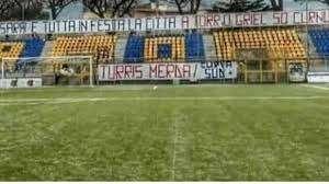 Castellammare, pre-derby Juve Stabia-Turris con striscioni di insulti tra le parti