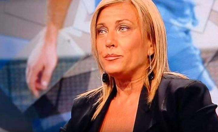 La curiosità... questa mattina per la firma del contratto mister Raffaele è stato accompagnato nella sede del Potenza dalla sua agente