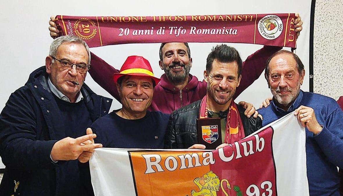 ...ed il cavallino rosso diventò... il cavallino giallorosso...