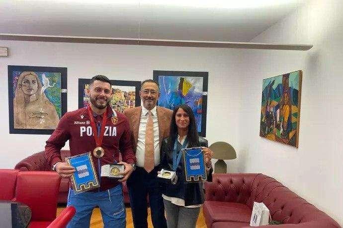 DUE RAGAZZI D'ORO