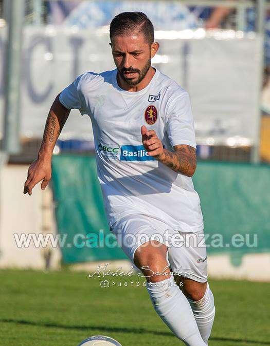Bari-Potenza,parla il doppio ex Nicola Strambelli:"Il Potenza entrerà di certo nel lotto dei play off."
