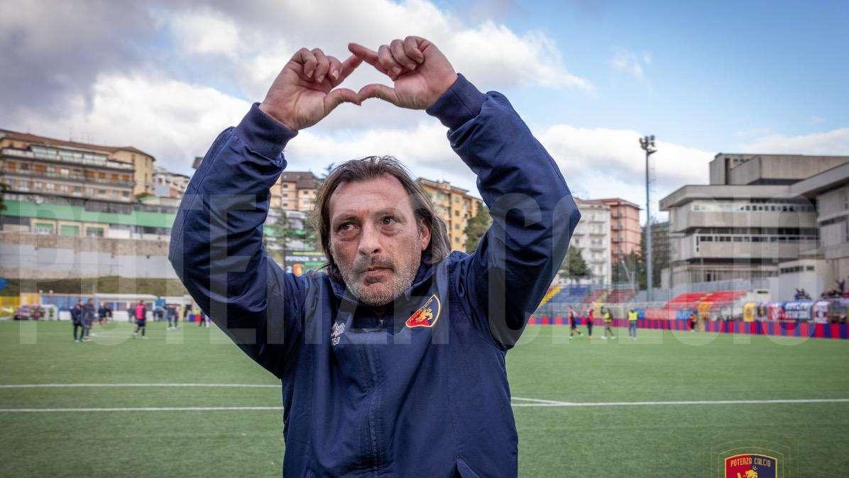 Potenza, mister Raffaele e il saluto con dedica alla Curva Ovest