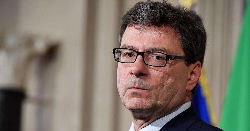 Il ministro Giorgetti risponde all'interrogazione parlamentare del presidente Caiata...