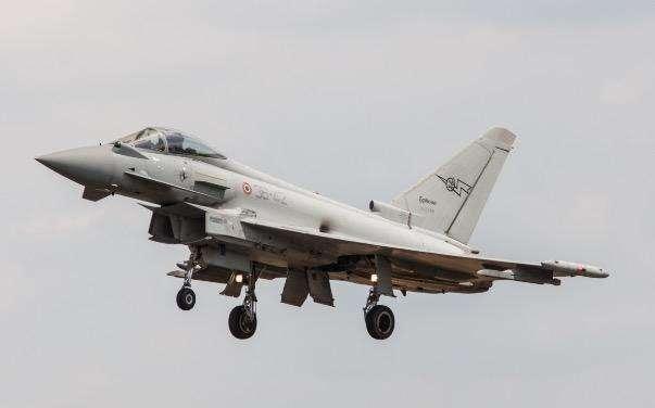 Il sorvolo e le evoluzioni degli Eurofighter nei cieli di Potenza e Pignola, la nota dell'Aeronautica Militare