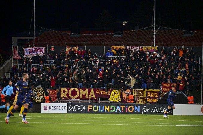 La Roma premia i 166 tifosi del 6-1 di Bodo, andranno a Tirana per la finale di Conference League ospiti del club giallo-rosso