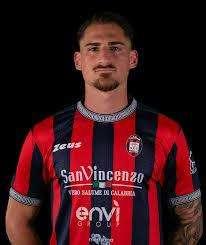 L'ex difensore del Potenza Cargnelutti lancia il suo Crotone: "Per il terzo posto adesso dipende tutto da noi"