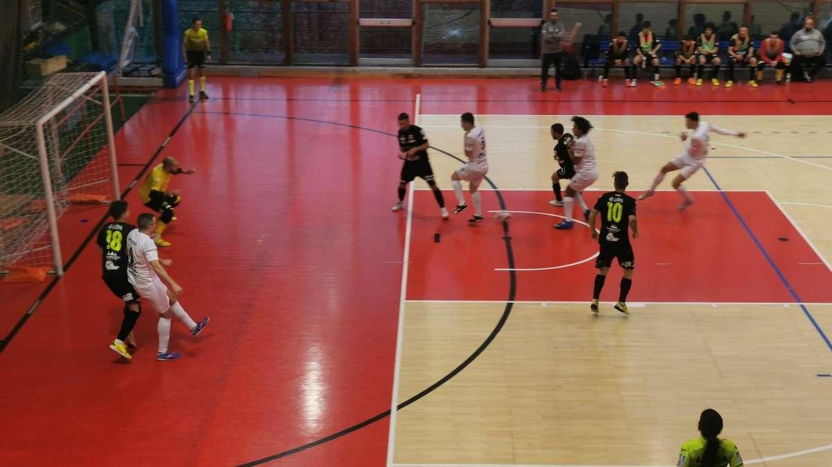 Calcio a 5. Potenza C5, in casa proprio non va