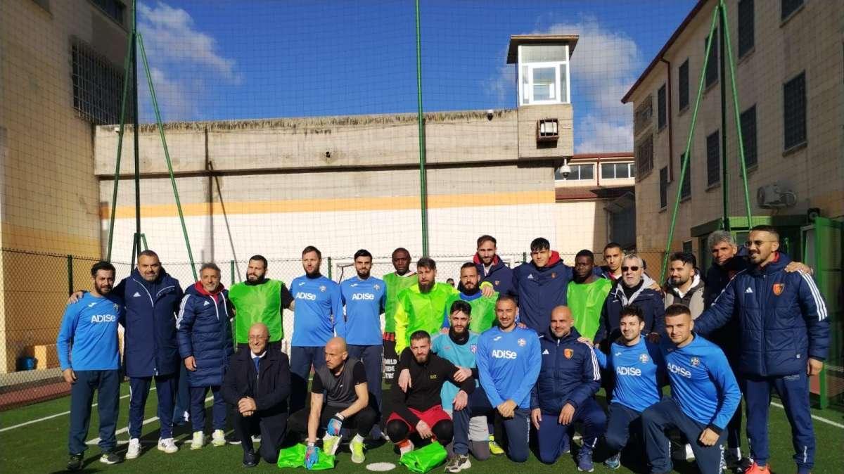 Potenza, una delegazione rossoblu visita la Casa circondariale del Capoluogo