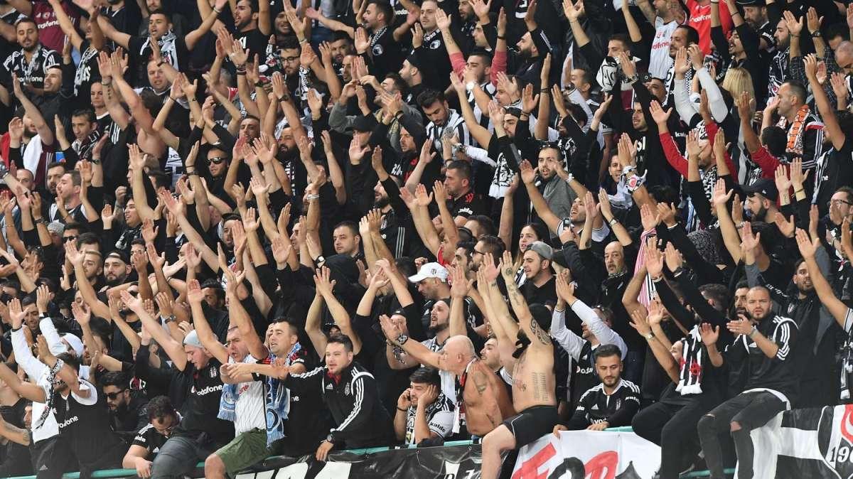Un club licenzia un calciatore per una app di incontri, ecco dove