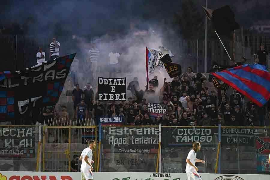  I tifosi del catania sabato al “Massimino” saranno vestiti di nero...tutti a lutto per protesta...