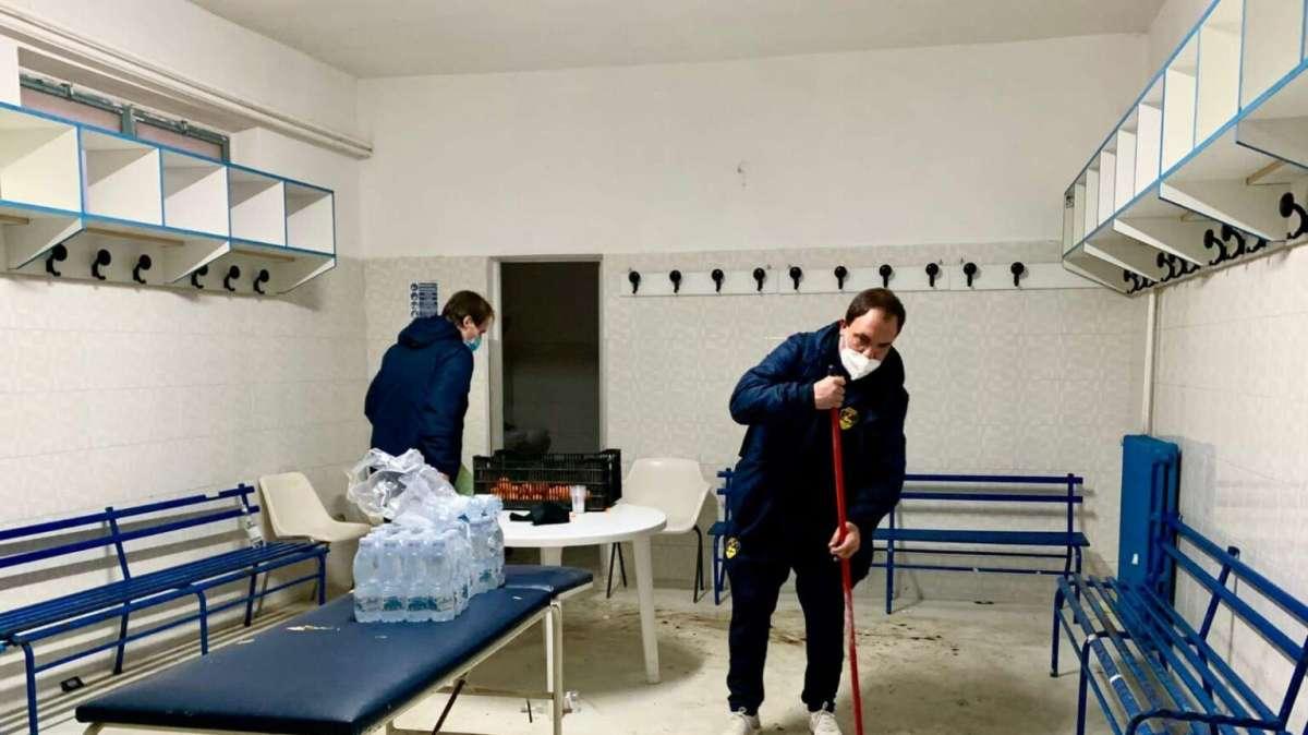 Ghirelli elogia la Viterbese per la pulizia del proprio spogliatoio...