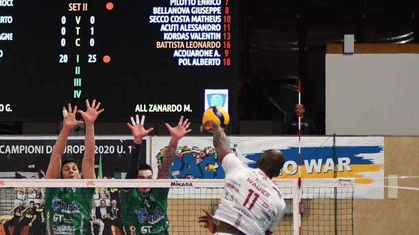 Volley A2, il cambio in panchina produce gli effetti sperati, la Cave del Sole vince al tie-break