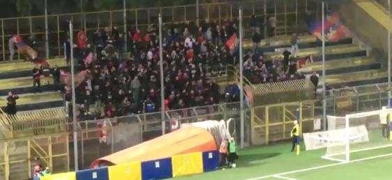 L'ingresso dei veri leoni al Romeo Menti di Castellammare...