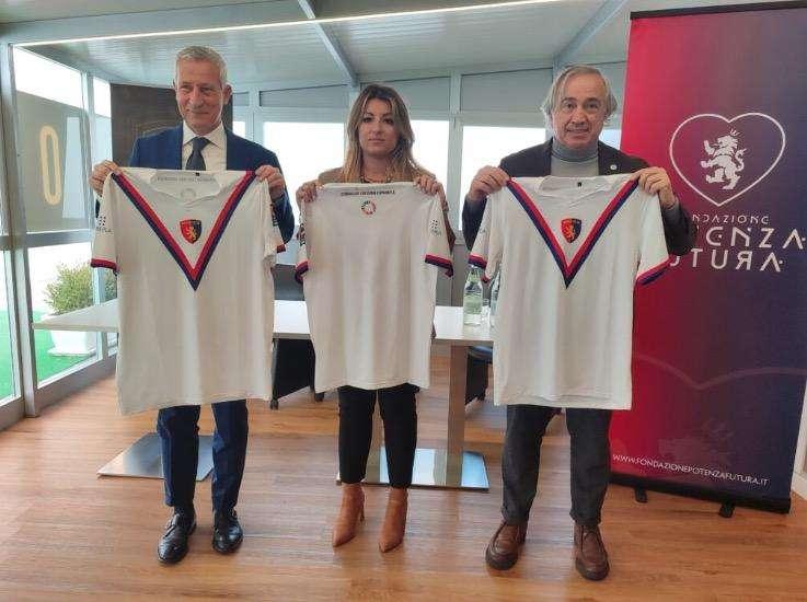 Potenza, sono disponibili le maglie vintage realizzate in collaborazione con Corepla