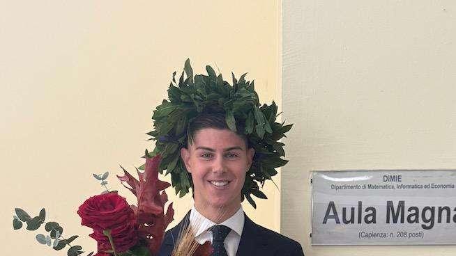 Dott. Andrea Santarcangelo, di professione... attaccante
