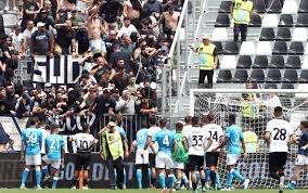 Scontri tra tifosi ed invasione di campo in Spezia-Napoli