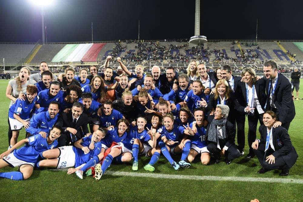 L'Italia non va ai mondiali... ma le ragazze si...