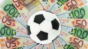 Il piano industriale del calcio italiano per evitare il declino: "Diminuire squadre professionistiche, ma anche controllo dei costi"