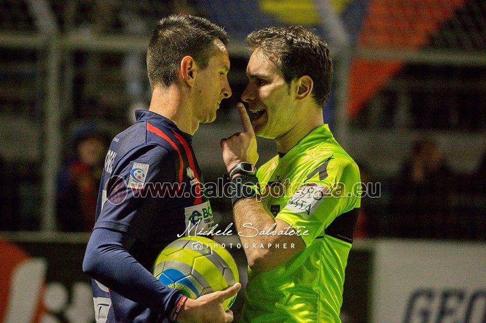 Un arbitraggio da "rivedere"...