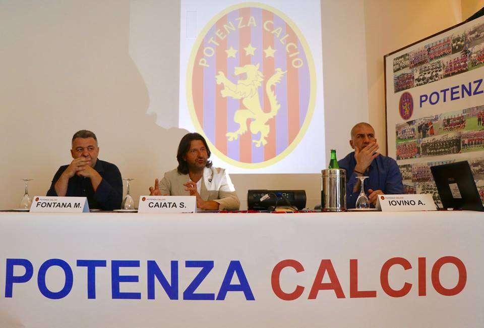 Si sono presentati i tre nuovi moschettieri rosso-blù...