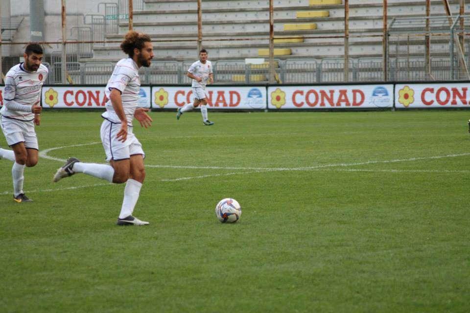 LIVE - GROTTAGLIE vs POTENZA: 40' st Giacomarro si gioca la carta Viola.