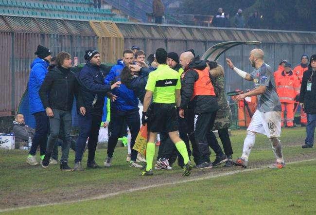 Lucchese-Alessandria da far west... mister Favarin squalificato fino al 30 giugno