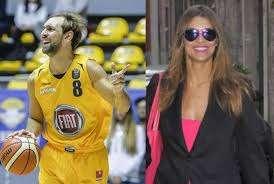 Peppe Poeta "va a canestro" con...