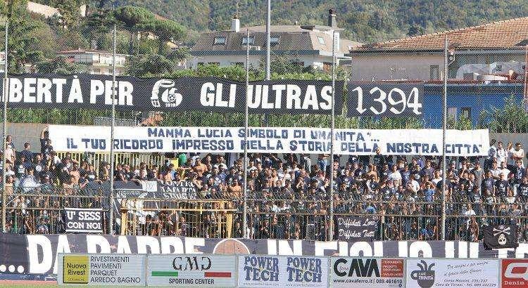 I tifosi della Cavese ricordano "Mamma Lucia"...