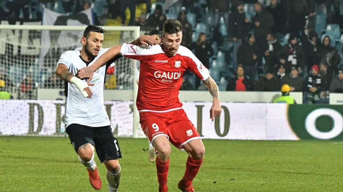 In Bari-Catanzaro gli ex Potenza Cianci e Simeri vanno in goal ma alla fine vincono i pugliesi