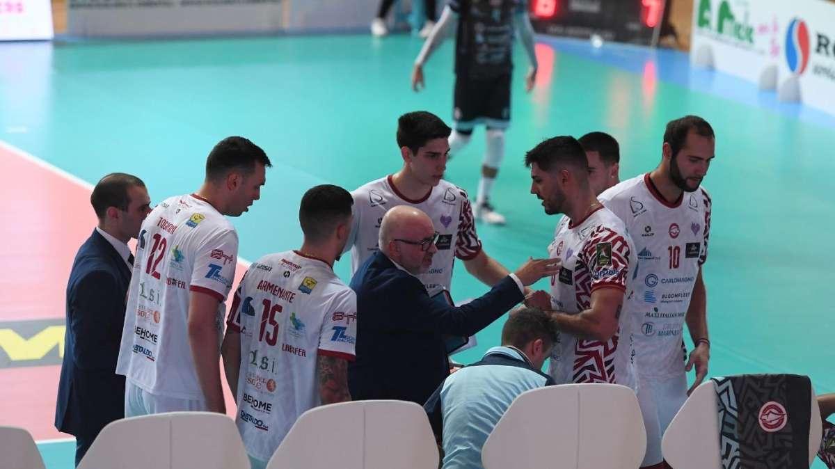 Volley A3. A Reggio Calabria il tie-break (3-2) condanna la Rinascita