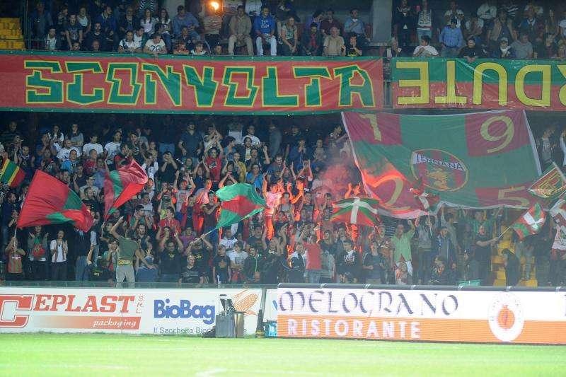 Una squadra di serie B pronta a cambiare nome, tifoseria in subbuglio ...