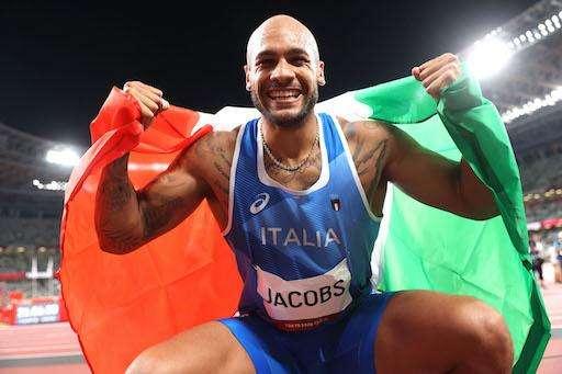 Olimpiadi di Tokyo, l'italiano Jacobs scrive la storia: medaglia d'oro nei 100 metri piani!