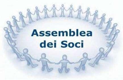 Potenza, si sta svolgendo l'assemblea dei soci ed al tavolo è presente anche Luigi Lauro