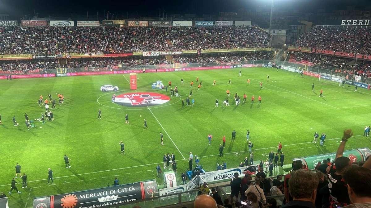 Foggia, in vista della sfida contro il Potenza prezzi ridotti: patron Casillo chiama a raccolta il pubblico, "Adesso serve esserci, tutti"